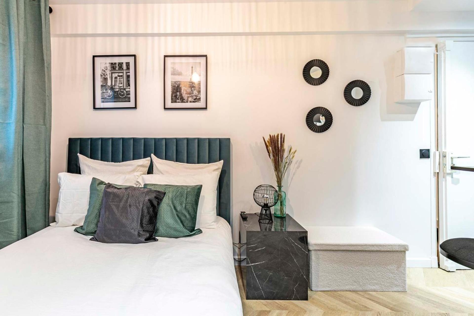 Le Velasquez Paris